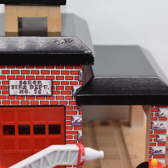 Thomas & Friends Train Wooden SODOR FIRE DEPT NO. 36 with a working Bell - Picture 4 of 11